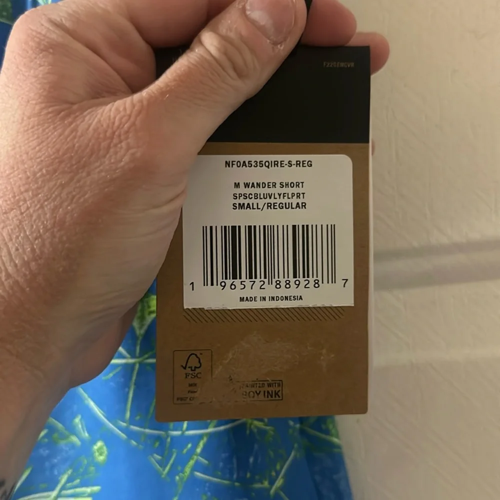 The North Face Wander Shorts: BLUE/GREEN: NEW WITH TAGS: SIZE S